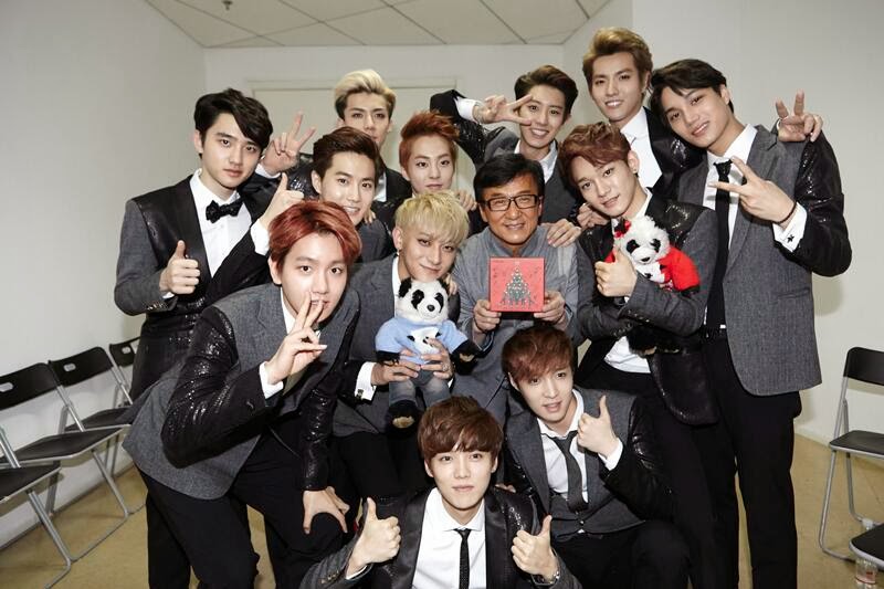 Жеки Чан Өмнөд Солонгосын JJСС поп хамтлагийн менежер болжээ